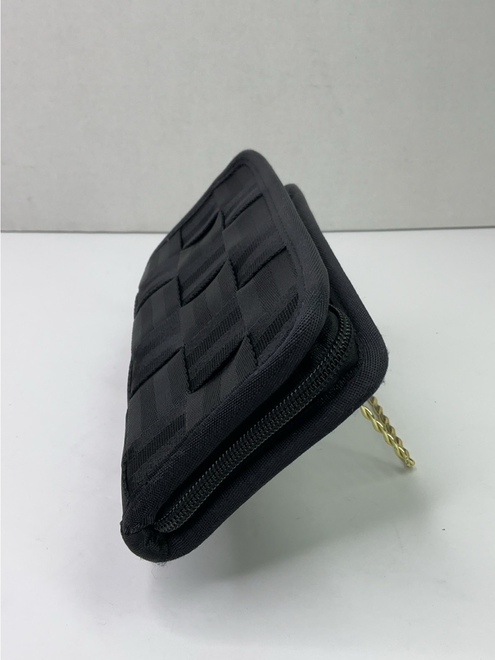 Harveys Seatbelt Bag wallet features black woven webbing and a gray. - Picture 3 of 11